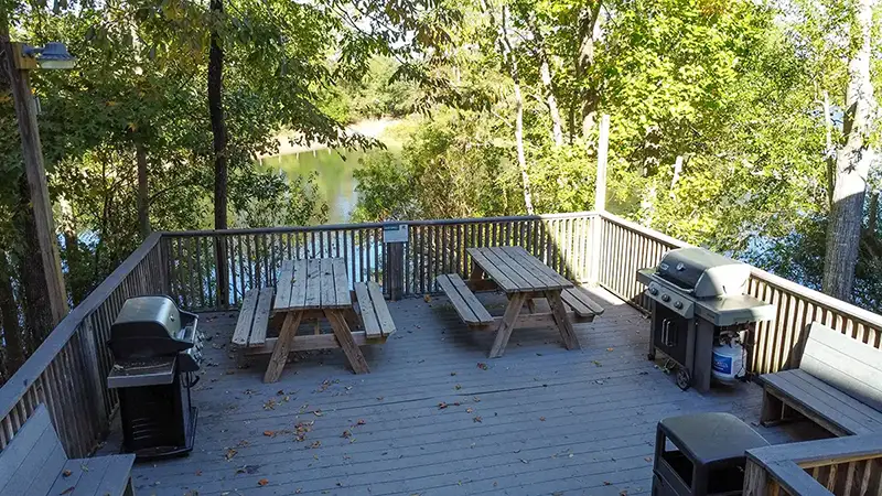 Grilling deck